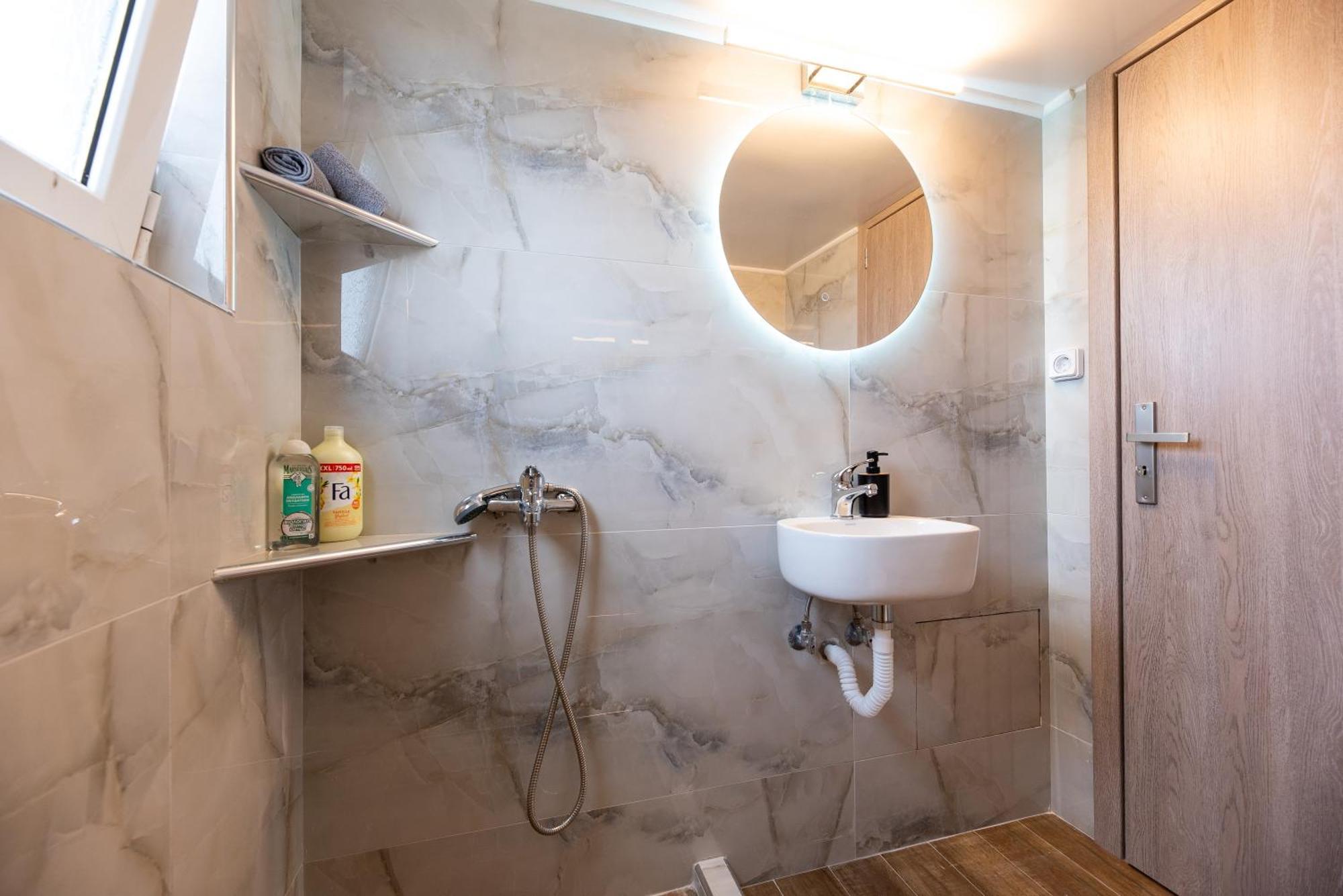 Demi'S Apartments Near Athen'S Airport Artemida  Luaran gambar